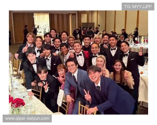 堂安律与明松美玖大婚！美妆博主新娘惊艳全场，小栗旬携日本国脚齐聚祝福